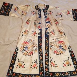 Vintage Chinese silk embroidered robe